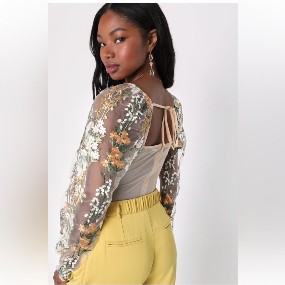 Elegant Floral Embroidered Dress - Picture 4 of 7